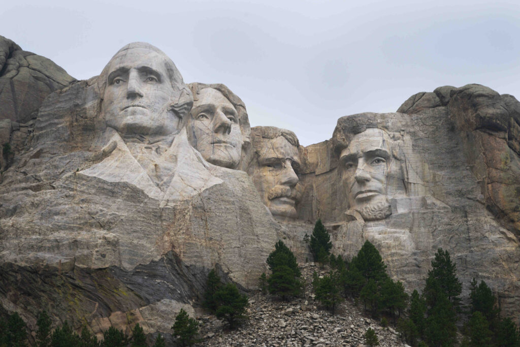 Rapid City - Mont Rushmore - Badlands - Rapid City