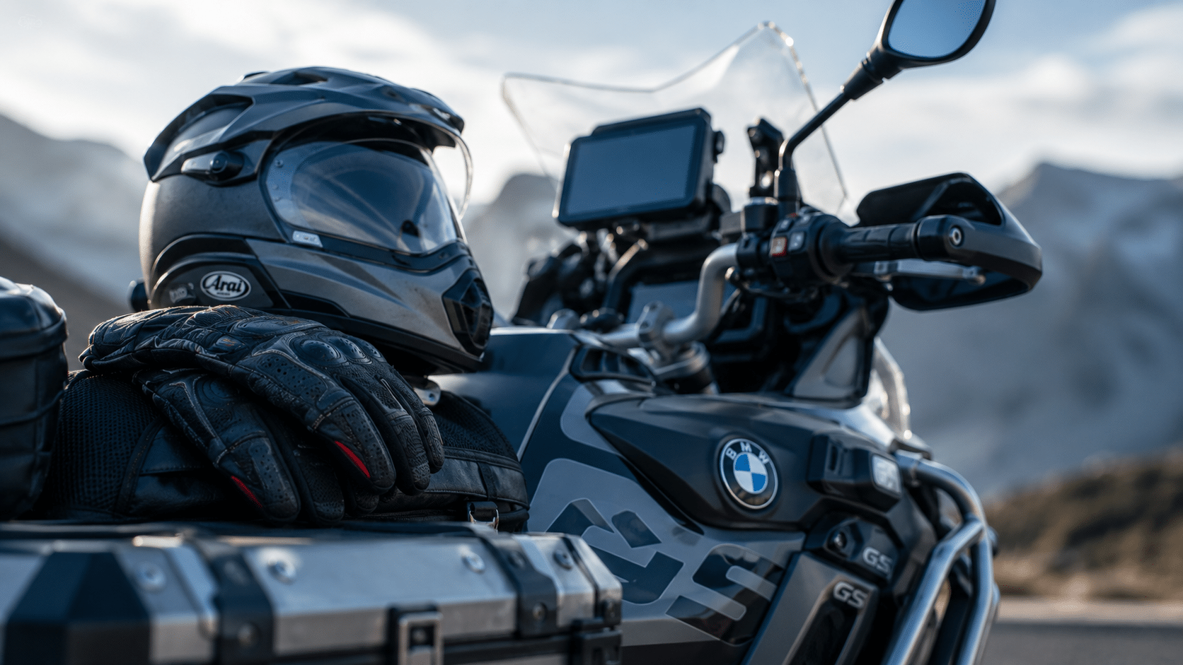 Équipement moto préparé pour le voyage