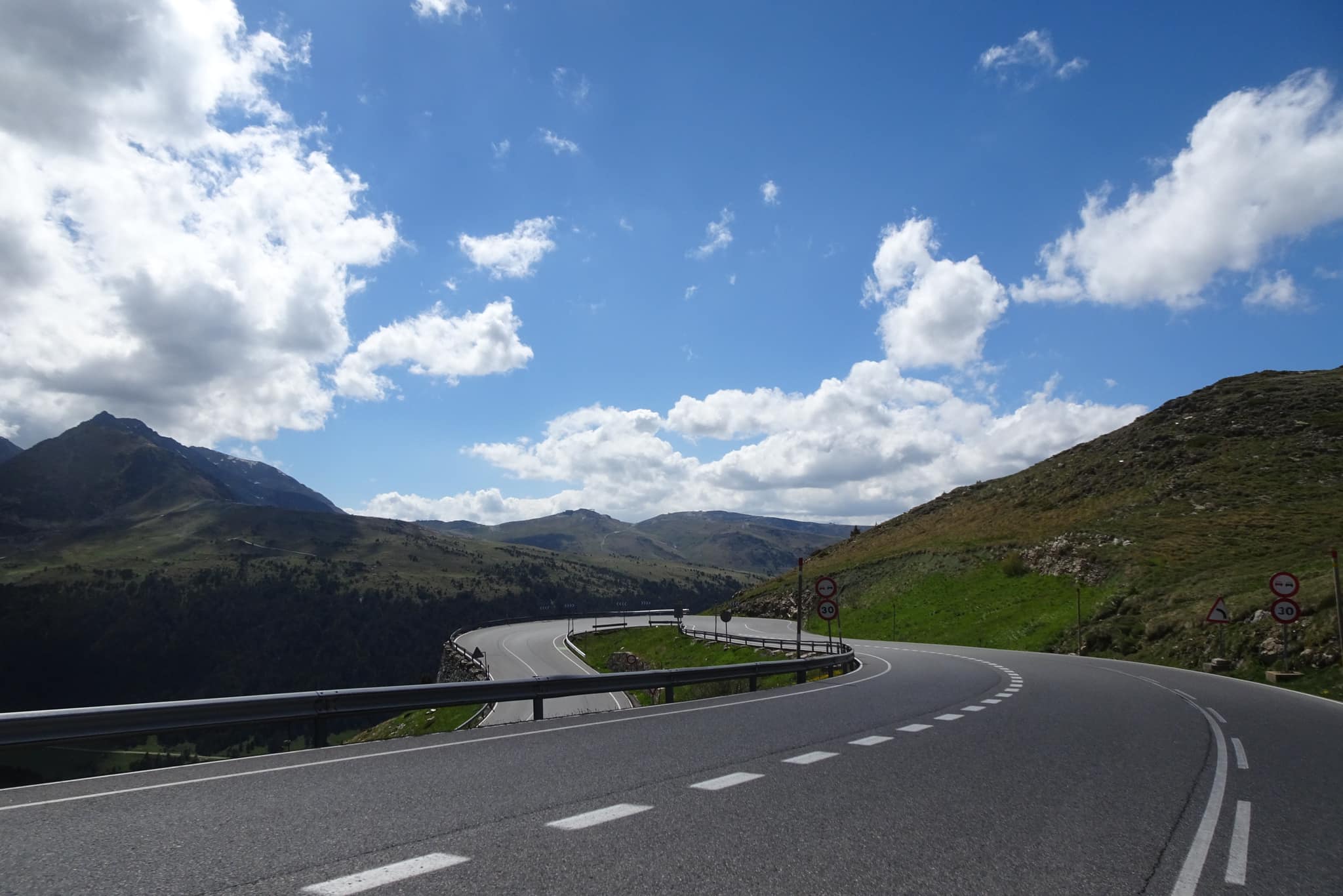 Les Pyrénées — Cols du Tourmalet et de l’Aubisque, paysages du Pays Basque